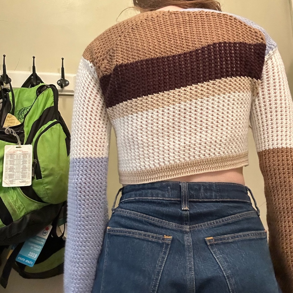 Colorblock Knit Cropped Top - Picture 3 of 3